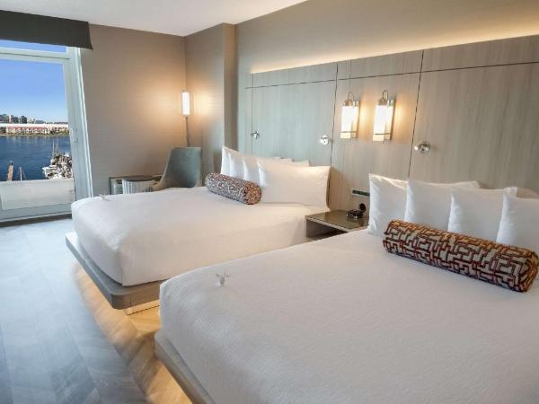 Coast Victoria Hotel & Marina by APA : photo 1 de la chambre chambre lit queen-size