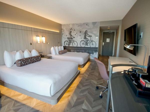 Coast Victoria Hotel & Marina by APA : photo 3 de la chambre chambre lit queen-size