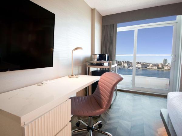 Coast Victoria Hotel & Marina by APA : photo 2 de la chambre chambre lit queen-size