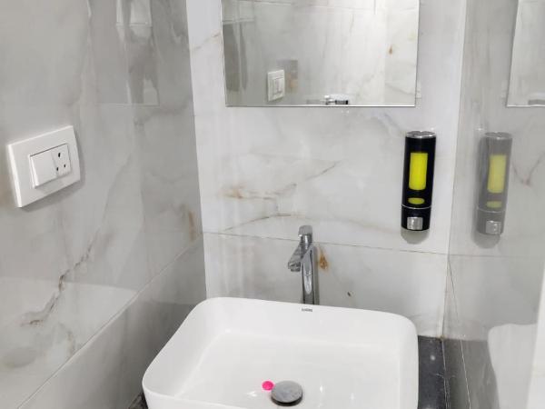 Hotel Comfy Inn : photo 1 de la chambre chambre double deluxe