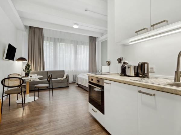 limehome Munich Fritz-Erler Str : photo 3 de la chambre suite avec canapé-lit