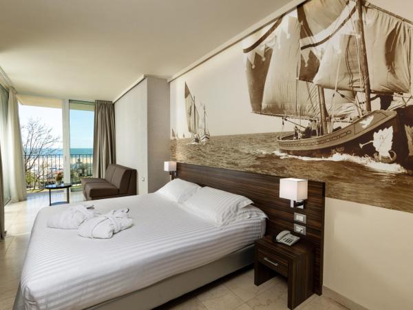 Mercure Rimini Lungomare : photo 3 de la chambre chambre double privilège avec balcon - vue sur mer