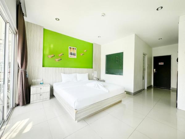 Anantra Pattaya Resort : photo 6 de la chambre chambre double deluxe avec accès piscine