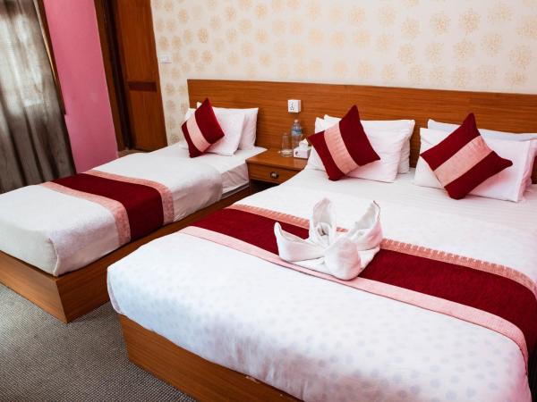 Kusum Hotel : photo 1 de la chambre chambre deluxe avec 2 lits doubles