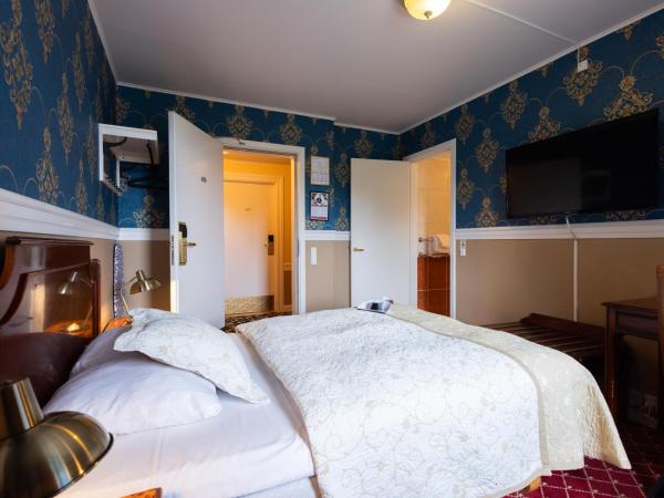 Milling Hotel Plaza : photo 5 de la chambre petite chambre double