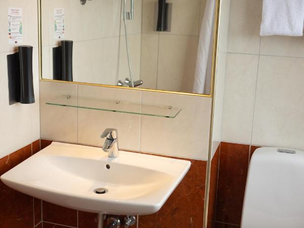 Milling Hotel Plaza : photo 5 de la chambre chambre double ou lits jumeaux avec lit d'appoint