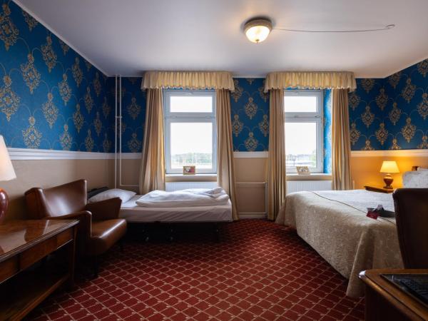 Milling Hotel Plaza : photo 1 de la chambre chambre double ou lits jumeaux avec lit d'appoint