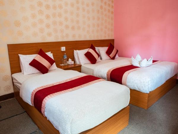 Kusum Hotel : photo 3 de la chambre chambre deluxe avec 2 lits doubles