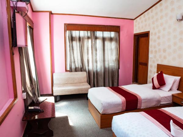 Kusum Hotel : photo 4 de la chambre chambre deluxe avec 2 lits doubles