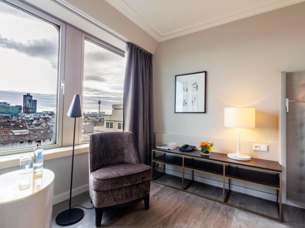 Clayton Hotel Düsseldorf City Centre : photo 1 de la chambre chambre affaires