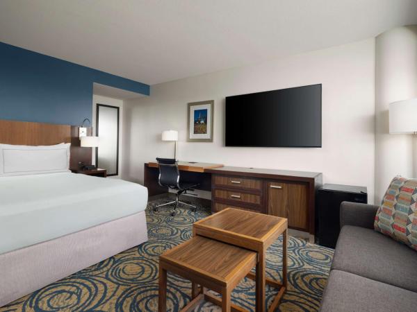 DoubleTree by Hilton San Diego Del Mar : photo 3 de la chambre chambre lit king-size avec canapé-lit