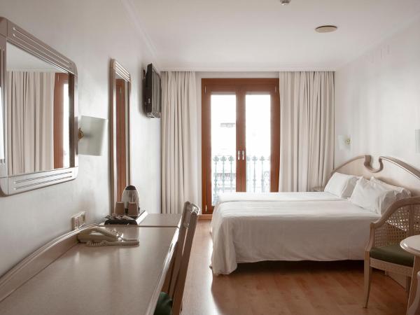 Hotel Lleó : photo 3 de la chambre chambre double ou lits jumeaux