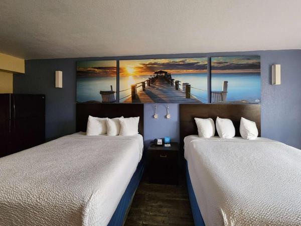 Days Inn by Wyndham New Orleans Pontchartrain : photo 1 de la chambre chambre avec 2 lits queen-size et kitchenette - non-fumeurs