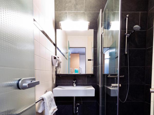 Bastion Hotel Utrecht : photo 4 de la chambre chambre lit king-size standard