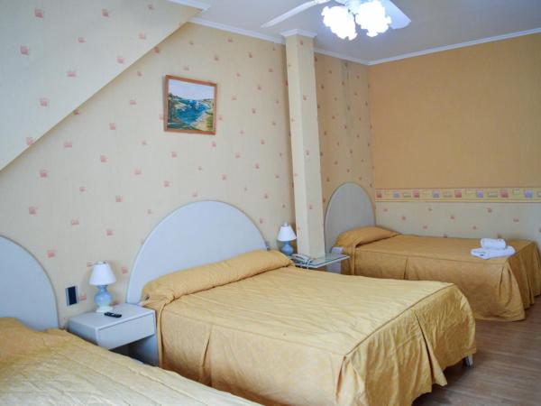 Hotel Internacional : photo 4 de la chambre chambre quadruple standard