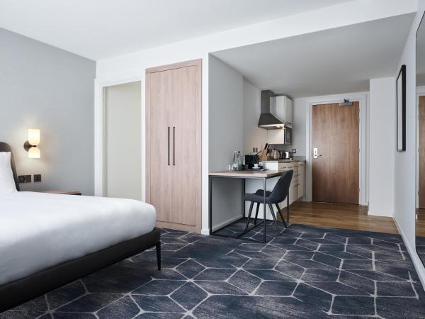 Hyatt House London Stratford - Aparthotel : photo 1 de la chambre studio lit king-size - vue sur parc olympique