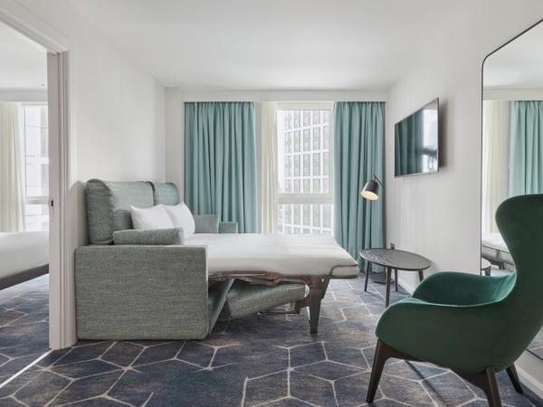 Hyatt House London Stratford - Aparthotel : photo 4 de la chambre suite lit king-size avec canapé-lit