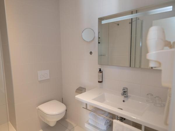 Best Western Plus Le Roof Vannes Bord de Mer : photo 6 de la chambre chambre lit queen-size supérieure – vue sur mer