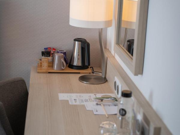 Best Western Plus Le Roof Vannes Bord de Mer : photo 7 de la chambre chambre lit queen-size supérieure – vue sur mer