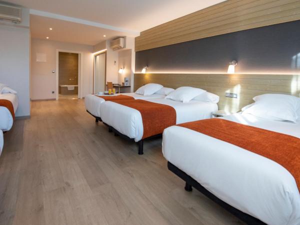 Hotel Avenida : photo 9 de la chambre chambre familiale