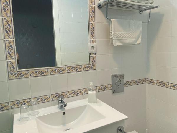 Enjoy Viana - Guest House : photo 5 de la chambre chambre triple deluxe