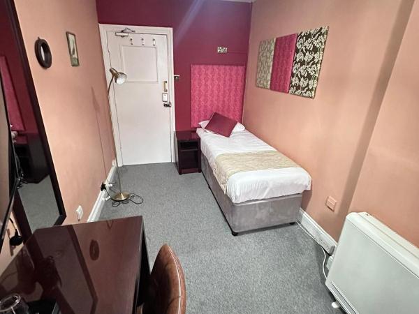 Acacia Hotel : photo 1 de la chambre chambre simple avec salle de bains extérieure privative