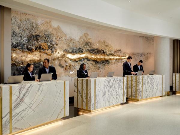 Loews Miami Beach Hotel : photo 1 de la chambre chambre double avec vue partielle sur l'océan