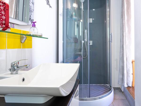 Chambre sous les mimosas 2kms plage : photo 9 de la chambre chambre double supérieure