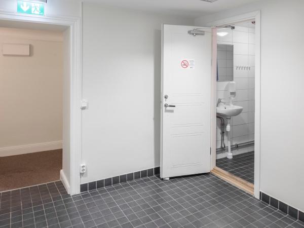 Castle House Inn : photo 3 de la chambre chambre triple avec salle de bains commune