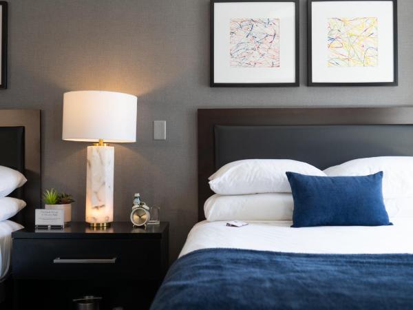 Roomza Inner Harbor at Lord Baltimore : photo 3 de la chambre chambre avec 2 grands lits queen-size