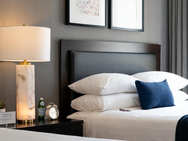 Roomza Inner Harbor at Lord Baltimore : photo 2 de la chambre chambre avec 2 grands lits queen-size