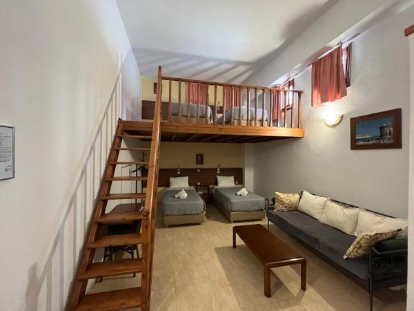 Eleni Rooms : photo 1 de la chambre chambre quadruple