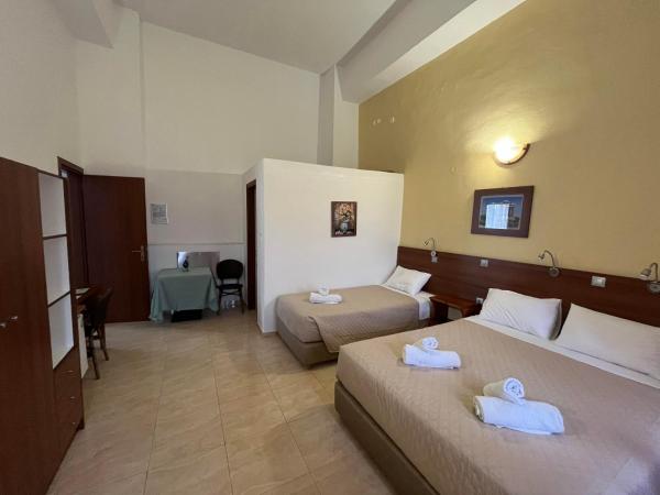Eleni Rooms : photo 2 de la chambre chambre triple
