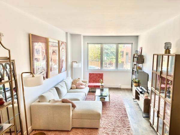 Beautiful Luxury Shared Home in Montreal : photo 2 de la chambre chambre quadruple avec salle de bains privative