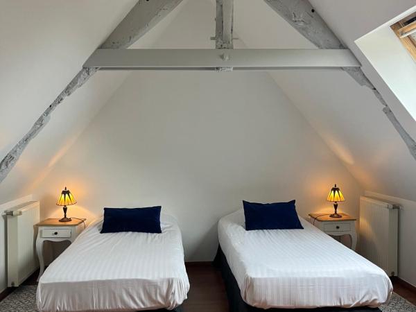 Manoir 1685 Saint Malo : photo 6 de la chambre chambre quadruple de luxe