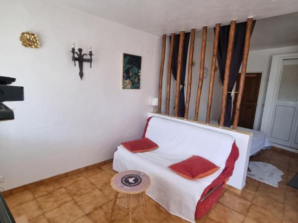 L 'Ajoucadou : photo 3 de la chambre chambre double - vue sur jardin