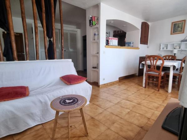 L 'Ajoucadou : photo 4 de la chambre chambre double - vue sur jardin