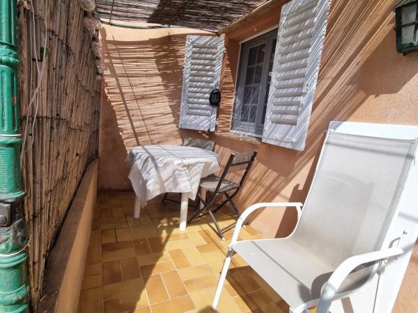 L 'Ajoucadou : photo 6 de la chambre chambre double - vue sur jardin