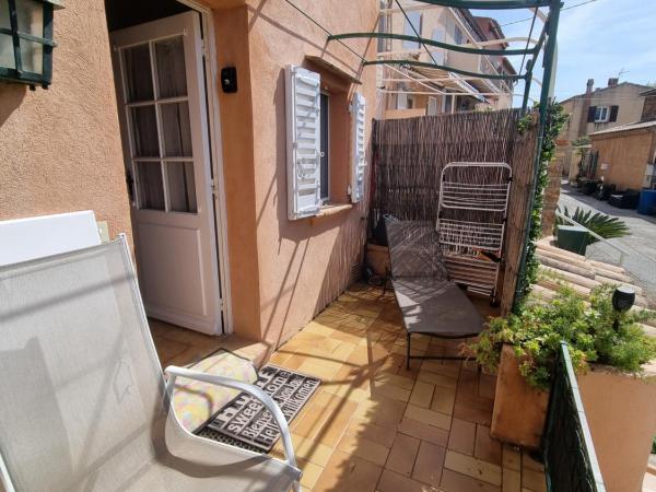 L 'Ajoucadou : photo 7 de la chambre chambre double - vue sur jardin