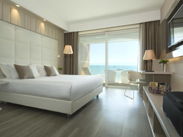Almar Jesolo Resort & Spa : photo 1 de la chambre chambre double deluxe - vue sur mer