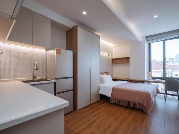 Ketangjian Hotel - Shanghai Railway Station Baoshan Road Subway Station : photo 2 de la chambre chambre standard lit queen-size