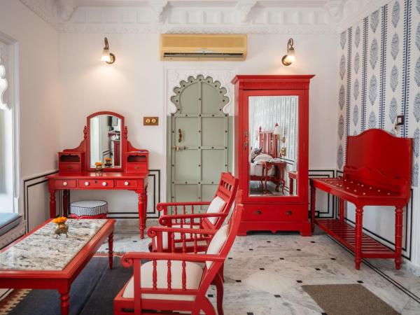 Amet Haveli - A Heritage Hotel Udaipur : photo 1 de la chambre suite avec balcon