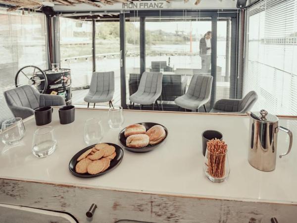 Hausboot Iron Franz- Entspannung auf dem Wasser : photo 9 de la chambre mobile home