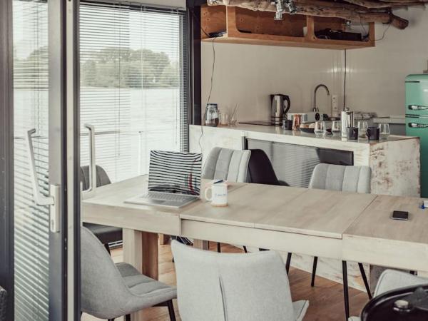 Hausboot Iron Franz- Entspannung auf dem Wasser : photo 10 de la chambre mobile home