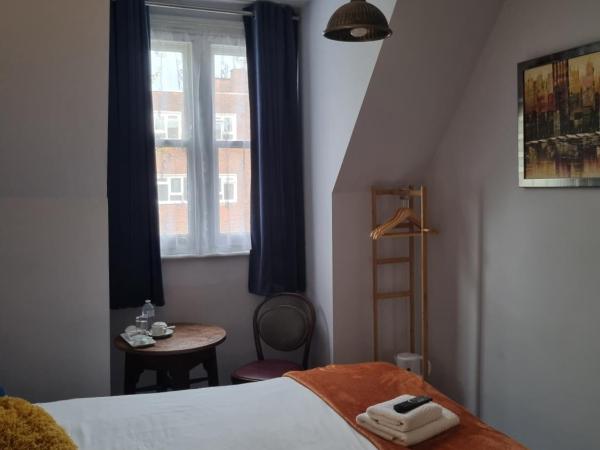 The Windmill Hotel : photo 5 de la chambre chambre simple avec salle de bains extérieure privative