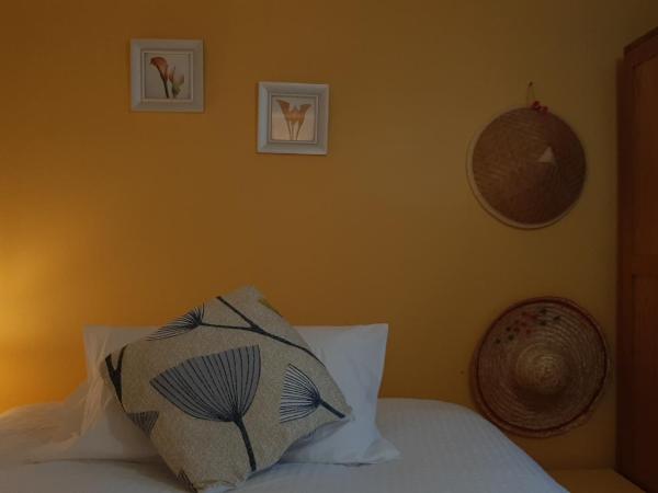 Beulah Serviced bedrooms : photo 2 de la chambre chambre double avec salle de bains commune