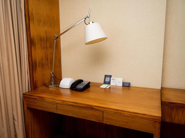 DoubleTree by Hilton-Pune Chinchwad : photo 9 de la chambre suite king exécutive avec accès au salon