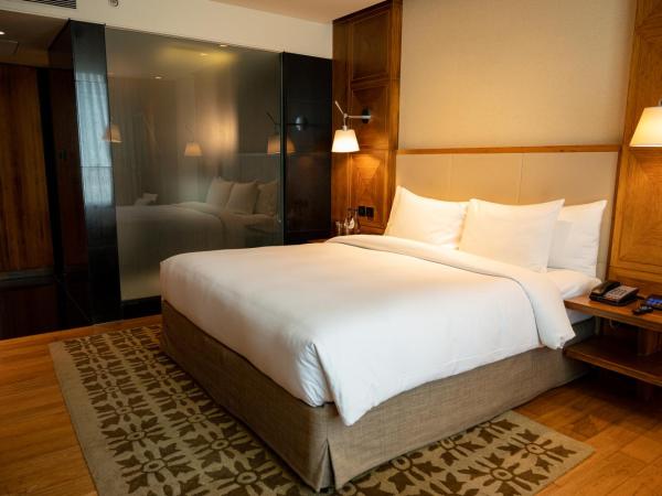 DoubleTree by Hilton-Pune Chinchwad : photo 8 de la chambre suite king exécutive avec accès au salon