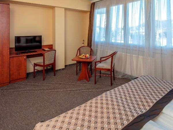 Hotel Charles : photo 1 de la chambre chambre double ou lits jumeaux avec salle de bains