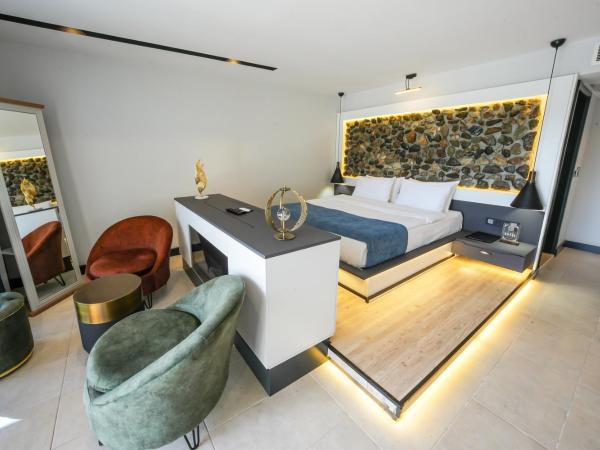 Ramitos Boutique Hotel : photo 9 de la chambre chambre triple - vue sur mer